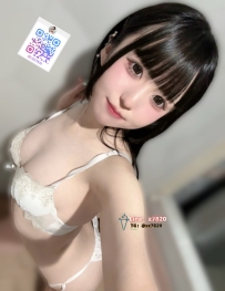 🌸里穂(りほ) 📍：日本「清純で可愛い、まるで隣の家の女の子」